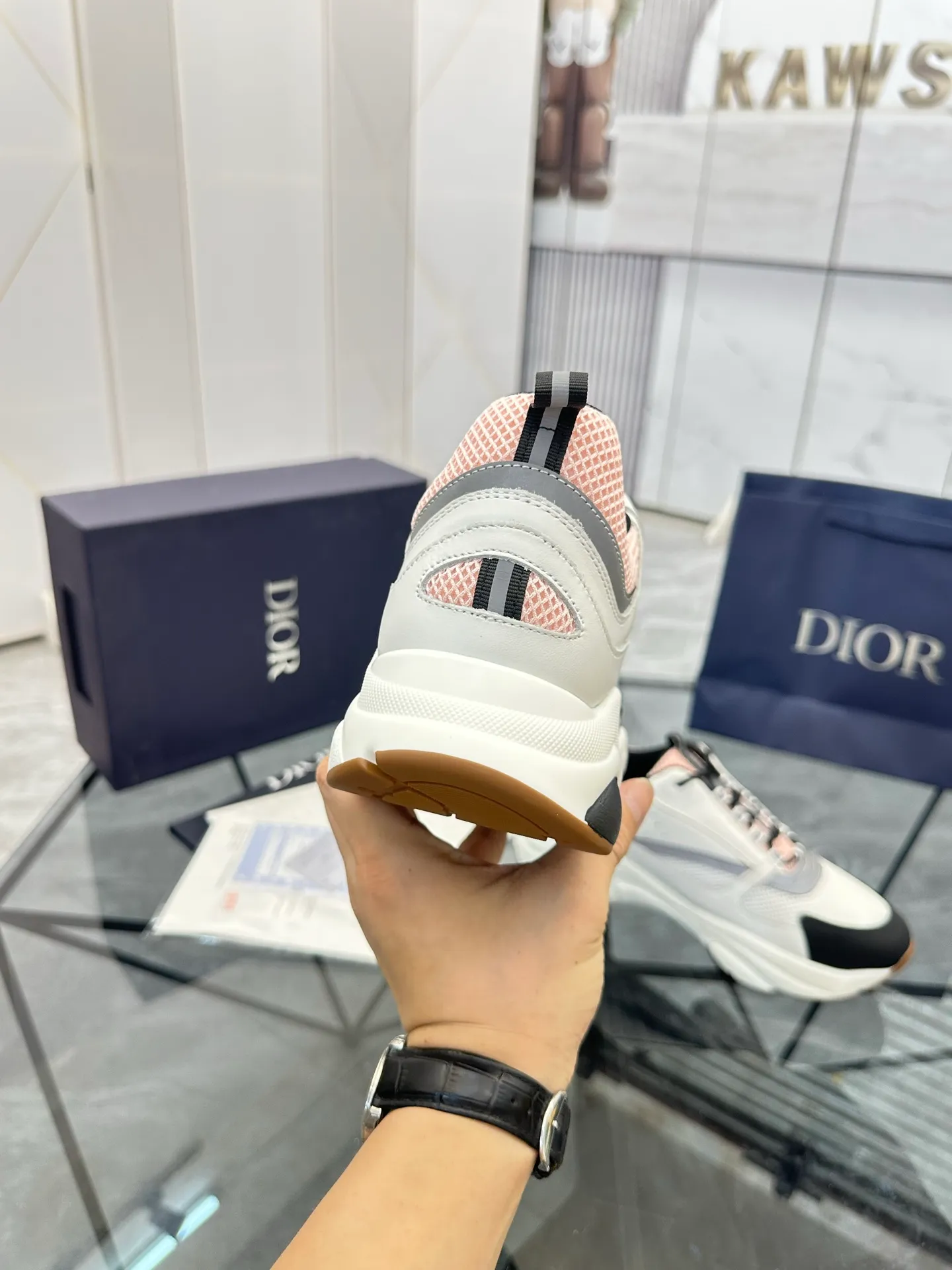 Men's shoes: 💰P460¥ Ready in Guangzhou, fully packaged Product trademark: Dior* "Dior*" low-top casual shoes Regular size: 38-46 (can be customized to 47) B22 Product materials: imported cowhide leather upper spliced ​​with original fabric, breathable lining, original outsole. Number: 920